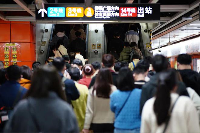 广州地铁内这些行为将禁止!禁止!(图3) 广州地铁内这些行为将禁止!禁止!(图3)