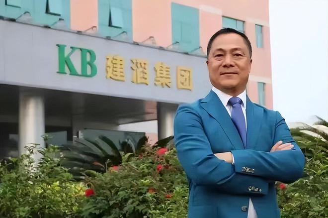 香港大亨“狙击”碧桂园？身价990亿他才是房地产巨头背后金主(图1)