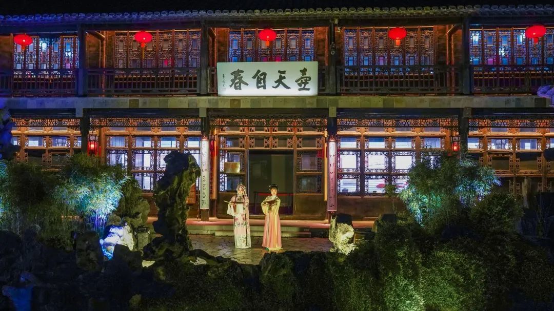 假期首日扬州景区接待游客数量同比增长近六成(图3) 假期首日扬州景区接待游客数量同比增长近六成(图3)