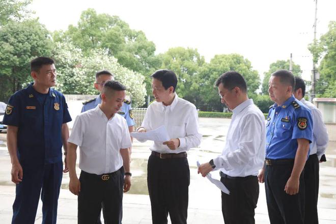保安全守底线!区委书记陆方舟实地检查指导安全生产和火灾隐患挂牌督办点位整改工作(图1) 保安全守底线!区委书记陆方舟实地检查指导安全生产和火灾隐患挂牌督办点位整改工作(图1)