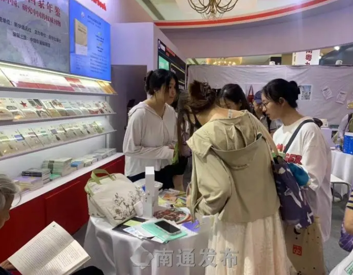 “十年磨一剑”填补国内空白江苏南通产“撕不烂的纸”亮相上海书展(图1) “十年磨一剑”填补国内空白江苏南通产“撕不烂的纸”亮相上海书展(图1)