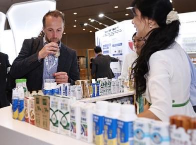 中国乳业又一高光时刻!伊利斩获“IDF乳品创新奖”大奖全明星产品亮相获好评(图9) 中国乳业又一高光时刻!伊利斩获“IDF乳品创新奖”大奖全明星产品亮相获好评(图9)