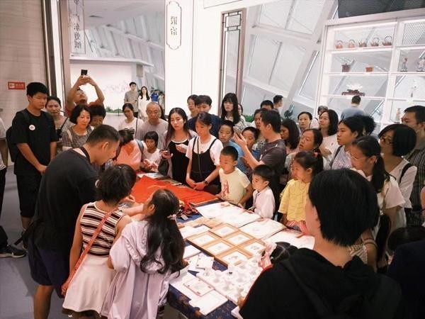 年轻人成“春节主理人”过一个青春味道的“非遗年”(图2) 年轻人成“春节主理人”过一个青春味道的“非遗年”(图2)